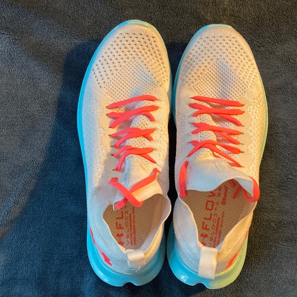 Under Armour White/Aqua Flow running shoes. size 10.5